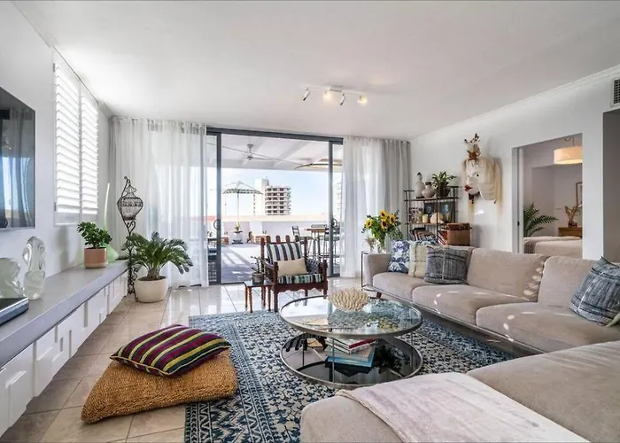 Luxe 3 Bedroom Rooftop Beachside Apartment
