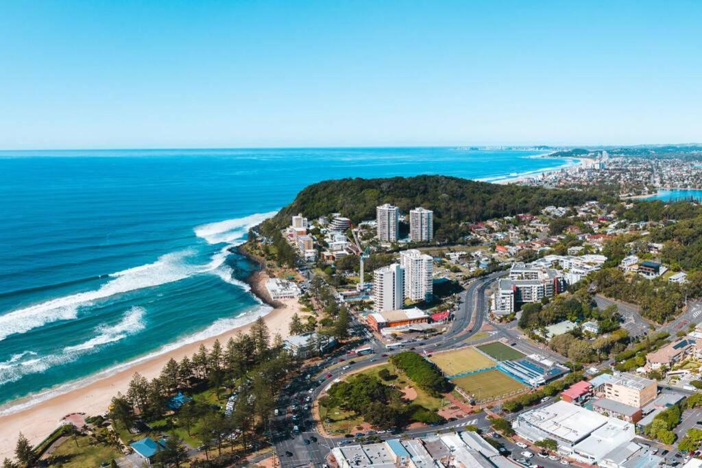 Luxe 3 Bedroom Rooftop Beachside Gold Coast